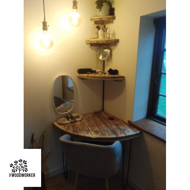 Corner shelving